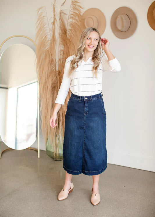 “Caren” back snap denim skirt
